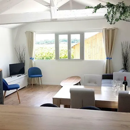 Charming Duplex In The Vines Apartment *